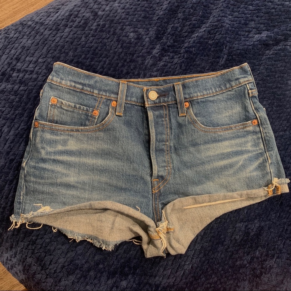 levi shorts size 26